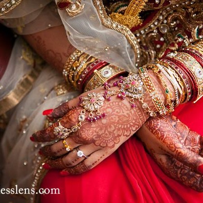 henna design on hands
