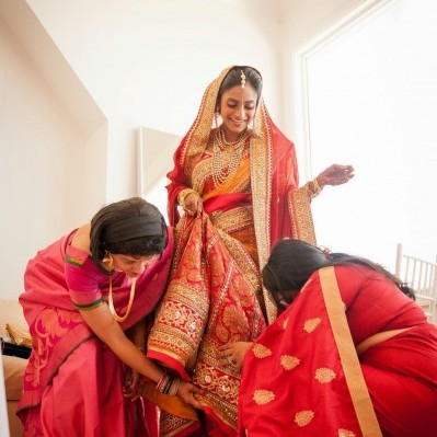 bride putting on her shoes