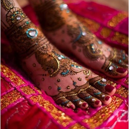 bridal henna design and wedding manicure