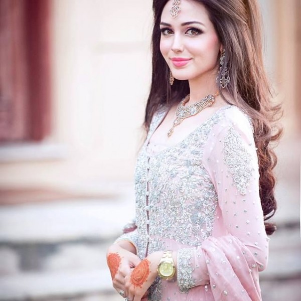 Indian wedding hair halfup