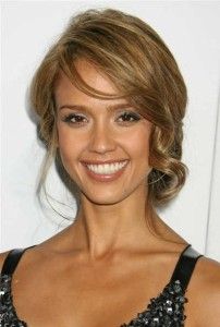 hairstyles for oval face on Jessica Alba