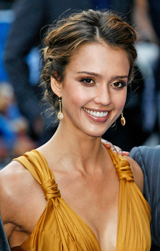 hairstyles for oval face on Jessica Alba