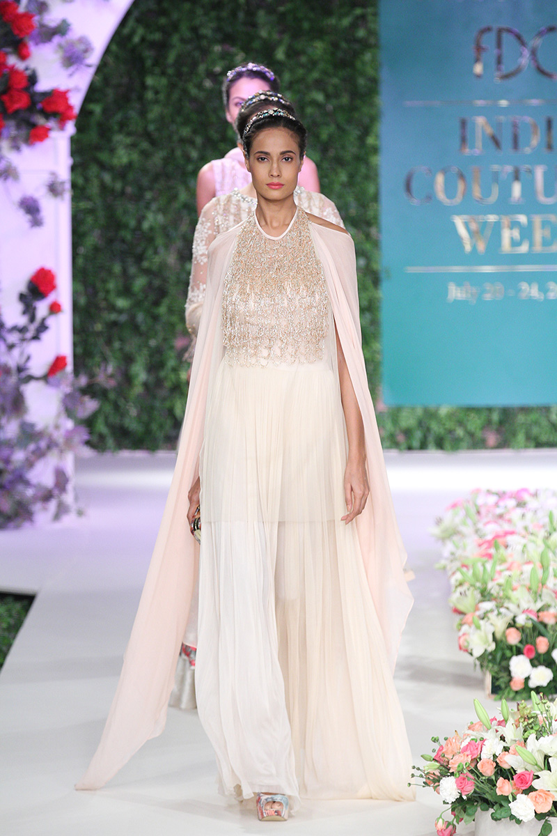 Indian wedding outfits by Varun Bahl