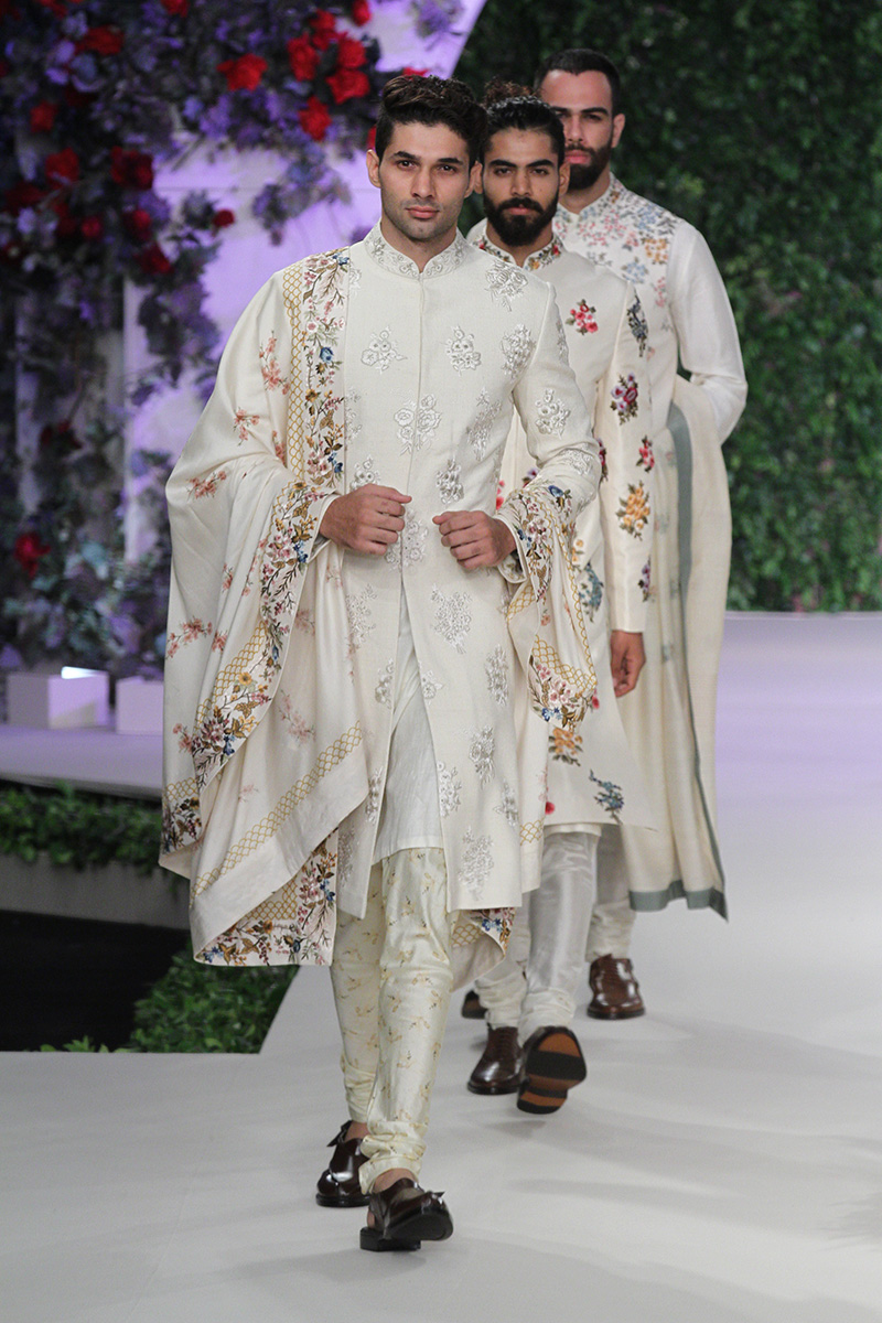 Indian wedding outfits by Varun Bahl